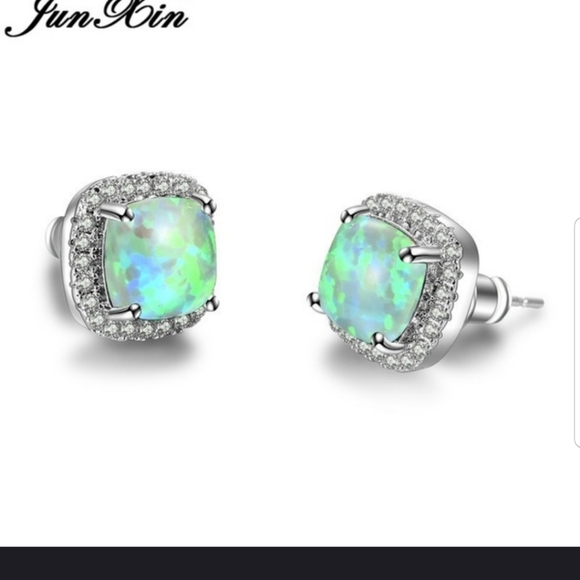 🌋🌋HOST PICK🌋🌋 Light Green GenuineOpal Cushion Cut Earrings in SILVER plating - Picture 2 of 13